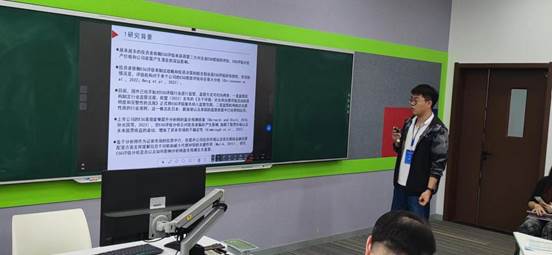 bat365官网平台研究生参加中国会计学会高等工科院校分会第三十届学术年会并报告论文