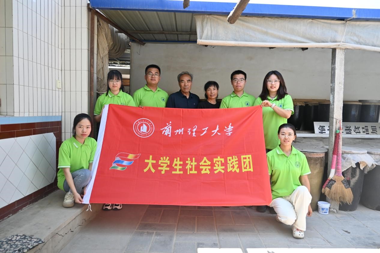 醋艺传承，乡村新篇——bat365官网平台开展暑期社会实践活动