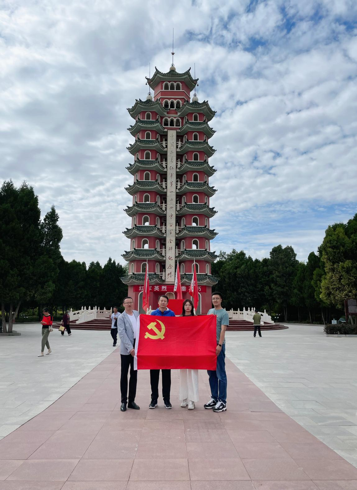 “学习百年党史 传承红色基因 弘扬长征伟大精神” ——bat365官网平台参观会宁红军长征胜利纪念馆