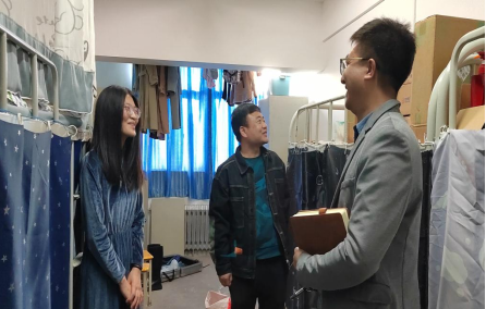 bat365官网平台开展研究生宿舍走访和安全检查
