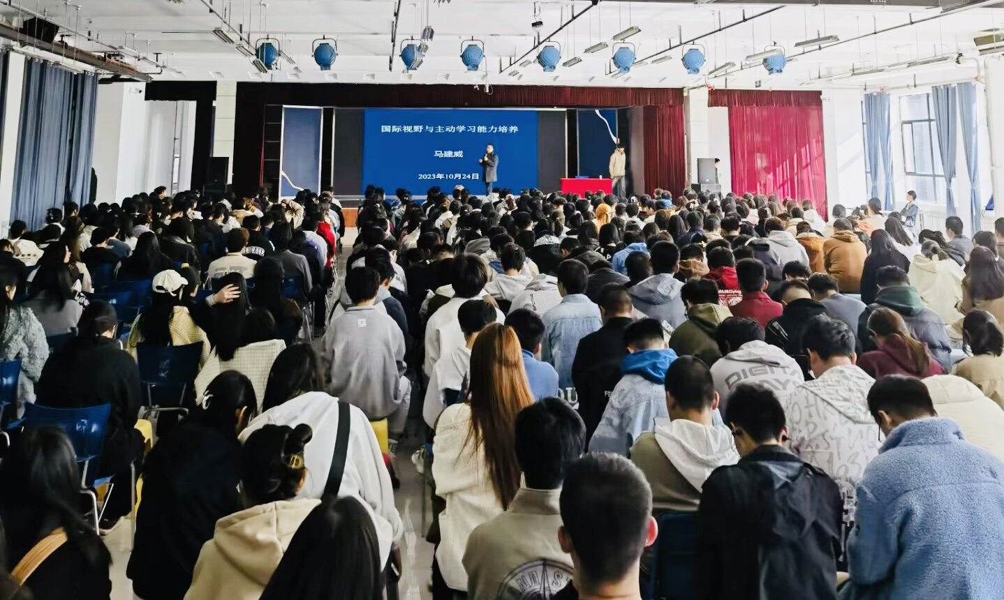 bat365官网平台举办校园励志行讲座