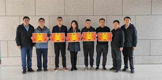 bat365官网平台举办第一届学院教职工掼蛋比赛