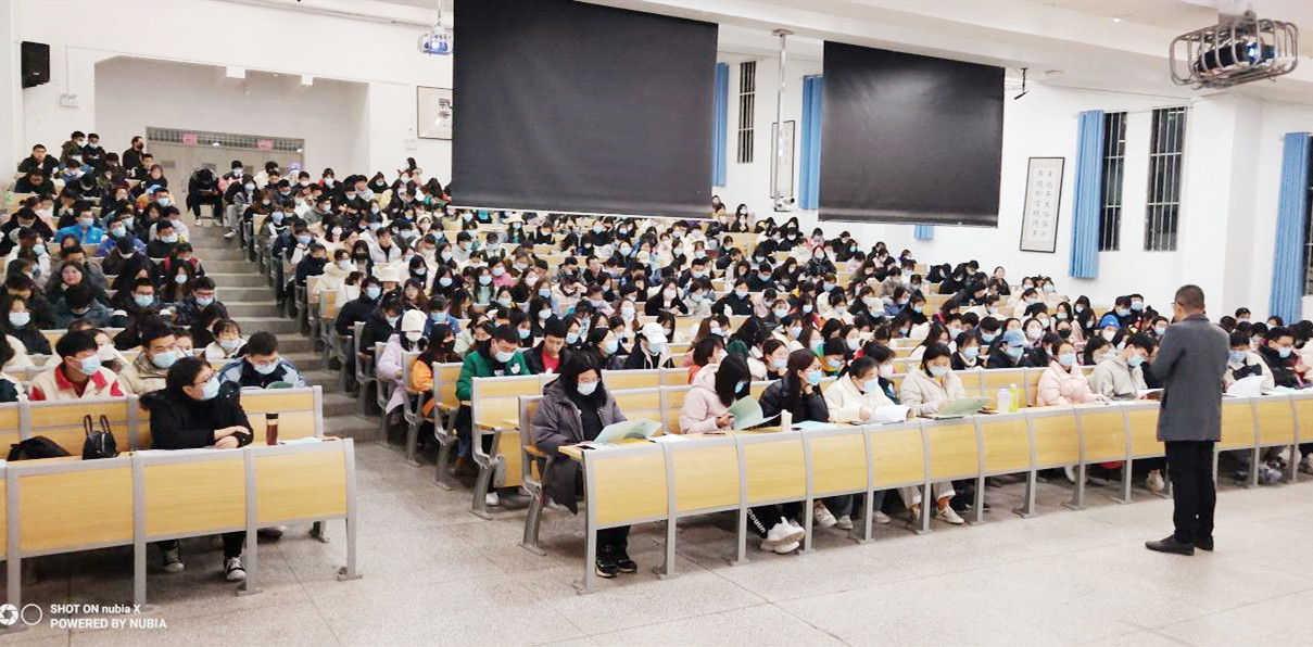bat365官网平台2022届本科生毕业论文及毕业实习动员大会顺利举行